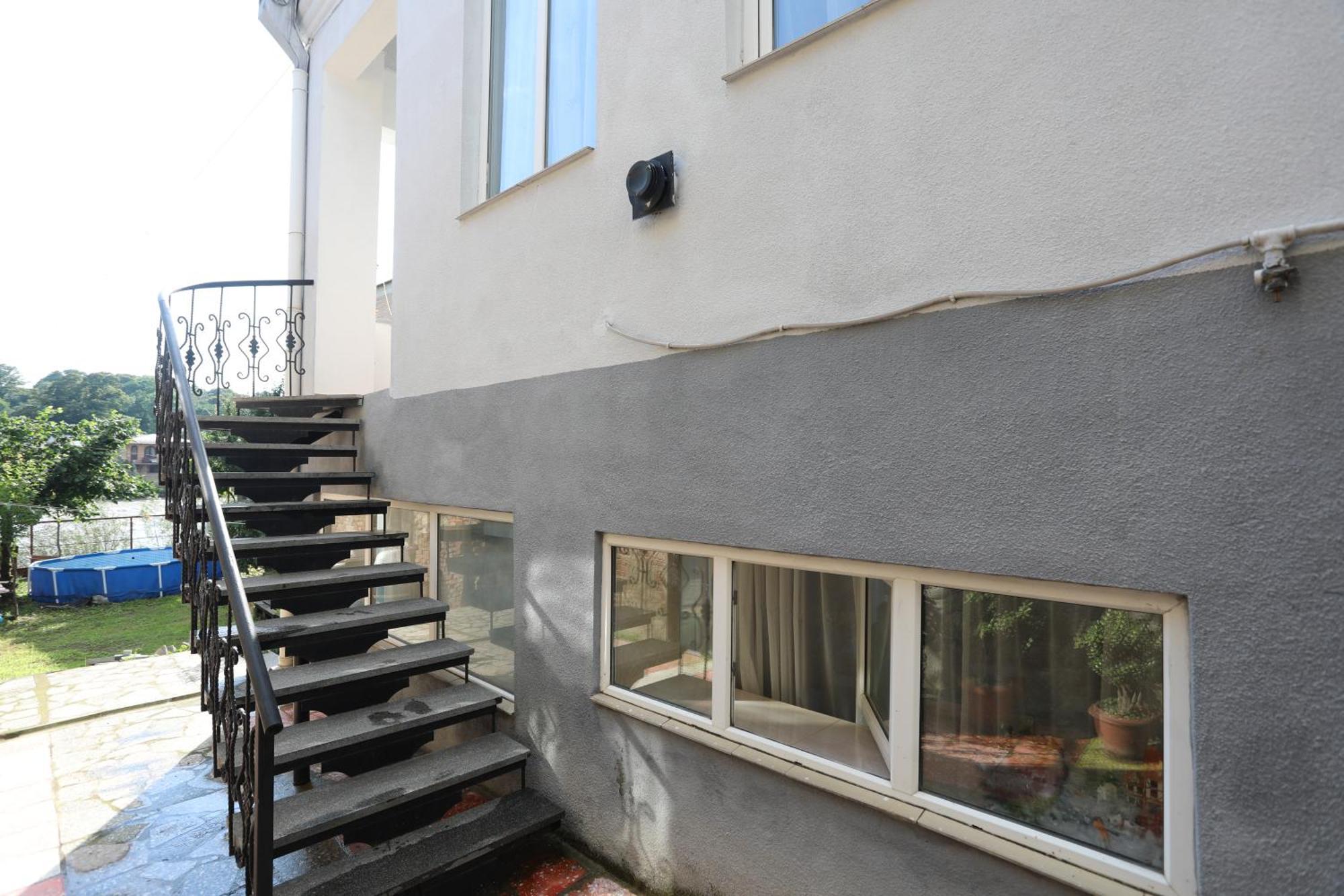 Aparthotel Rioni คูทายสิ ภายนอก รูปภาพ